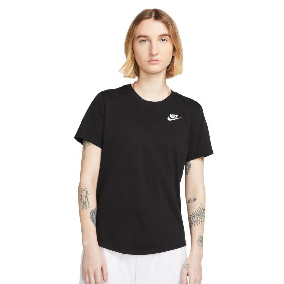 Remera Nike Sportswear Club Essentials
